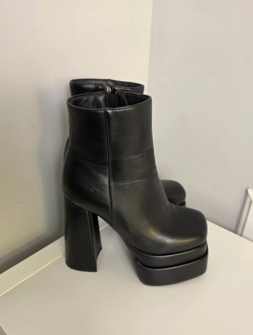 Wetkiss Women's Platform Boots Size 7 Black